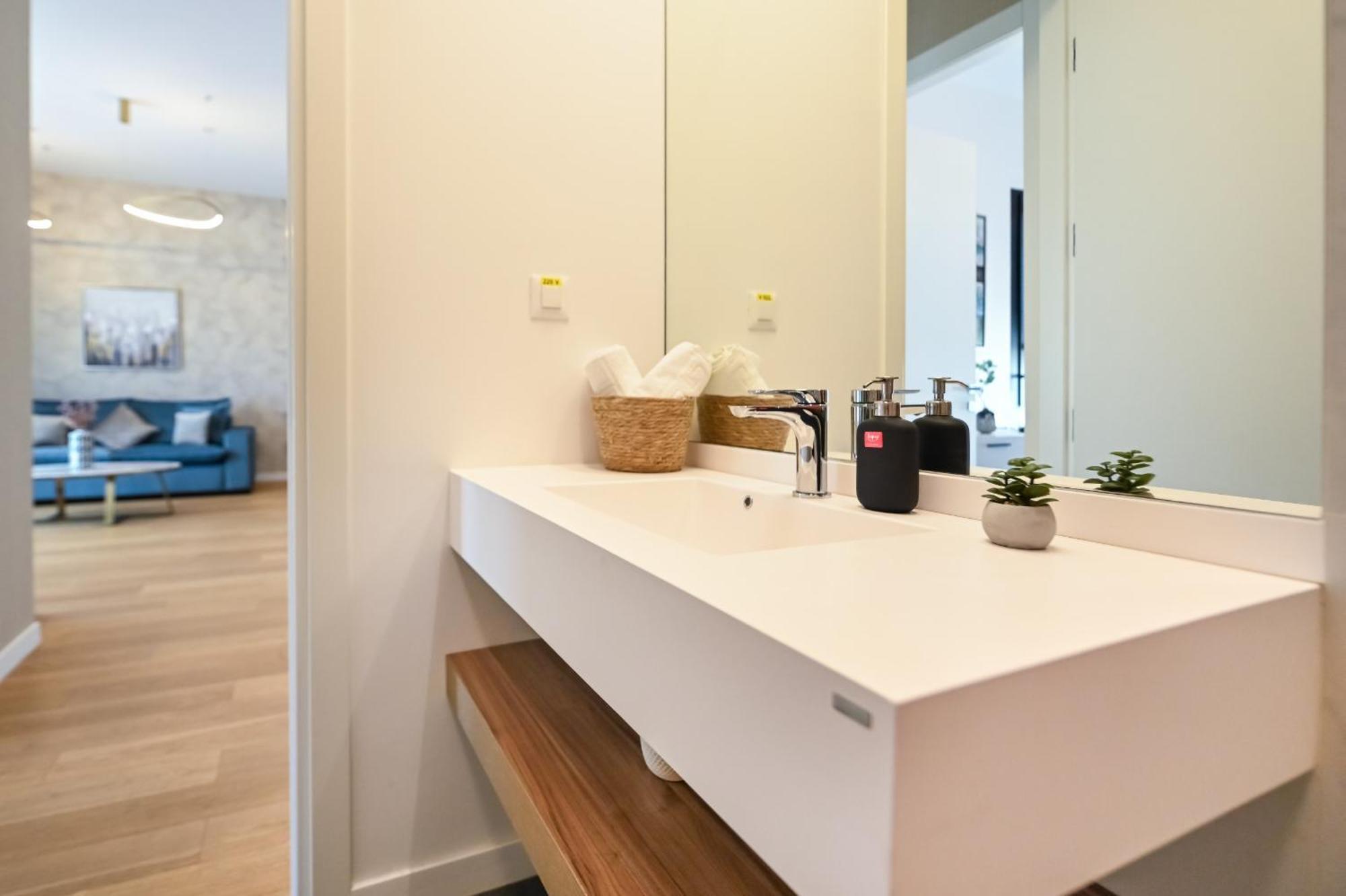 One Verdi Park Exclusive Apartments - Panoramic View & Private Parking 부쿠레슈티 객실 사진