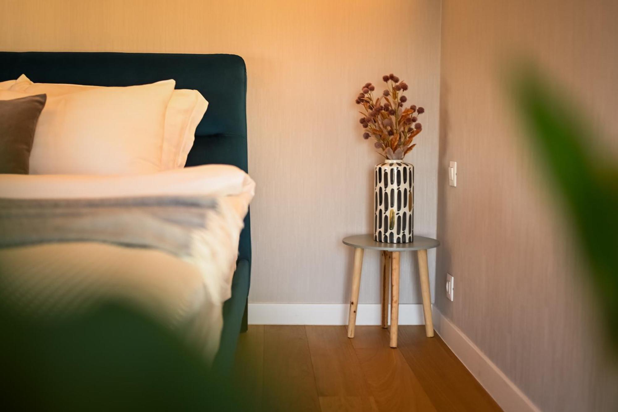 One Verdi Park Exclusive Apartments - Panoramic View & Private Parking 부쿠레슈티 객실 사진