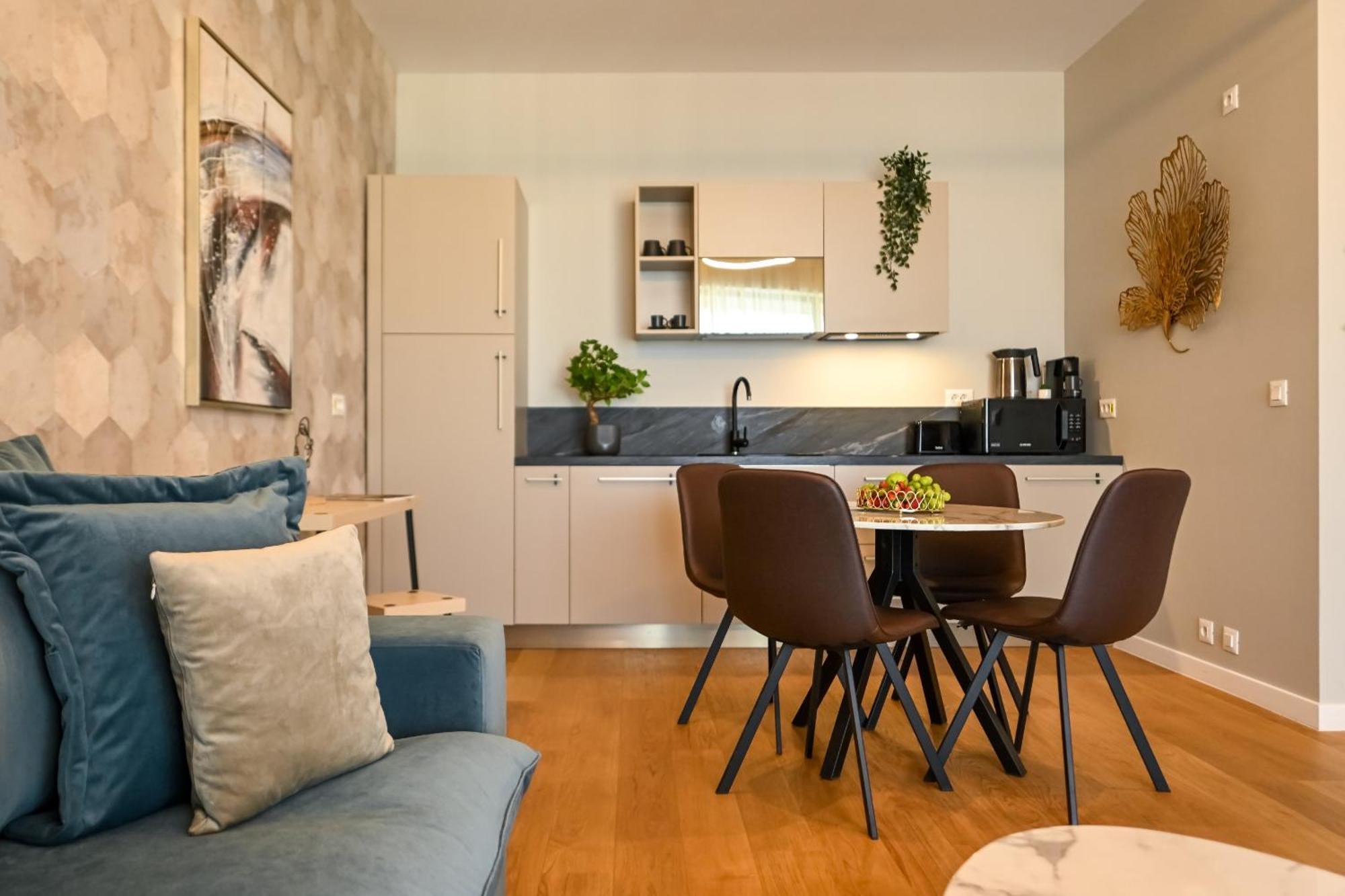 One Verdi Park Exclusive Apartments - Panoramic View & Private Parking 부쿠레슈티 객실 사진