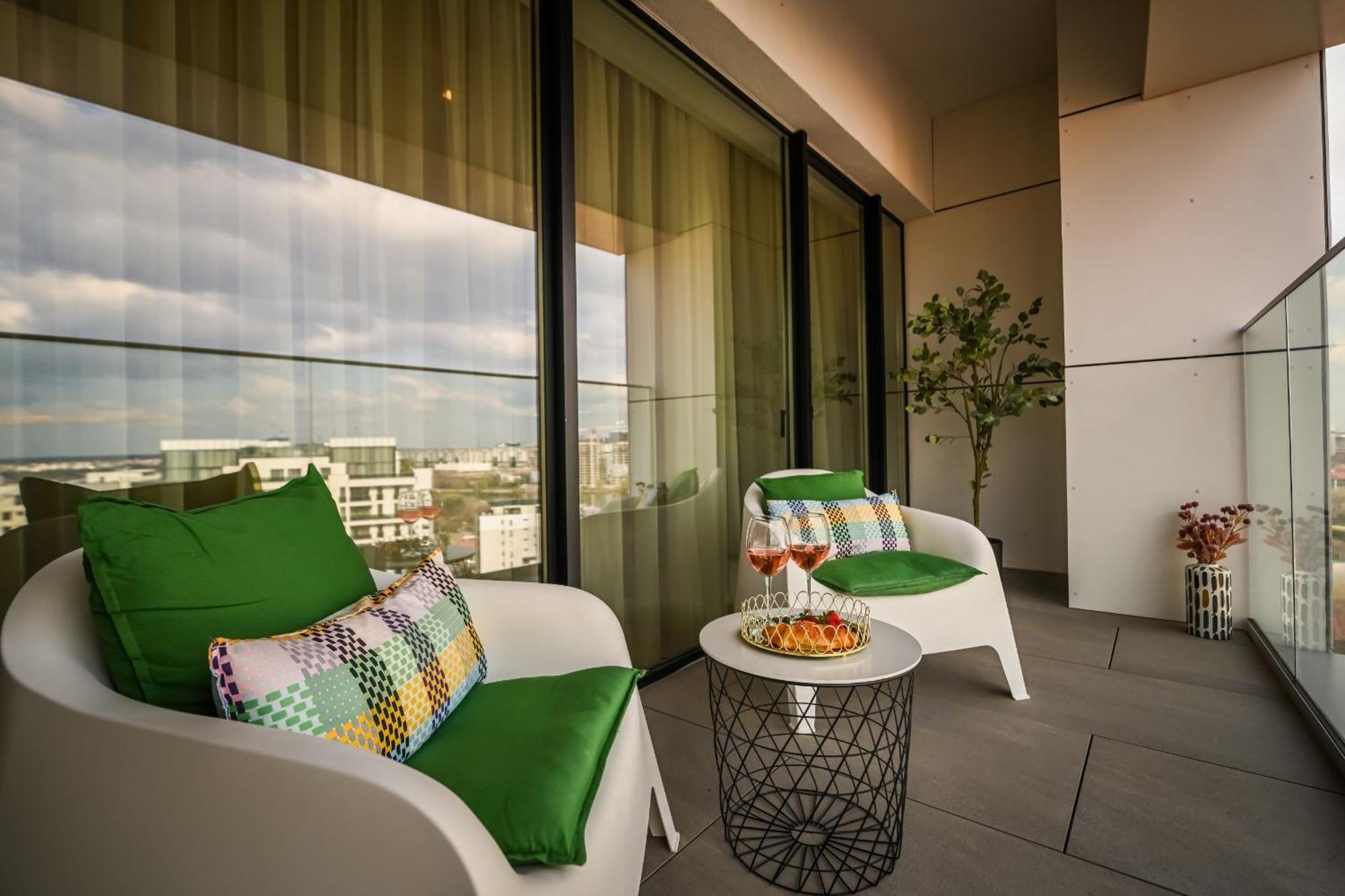 One Verdi Park Exclusive Apartments - Panoramic View & Private Parking 부쿠레슈티 객실 사진