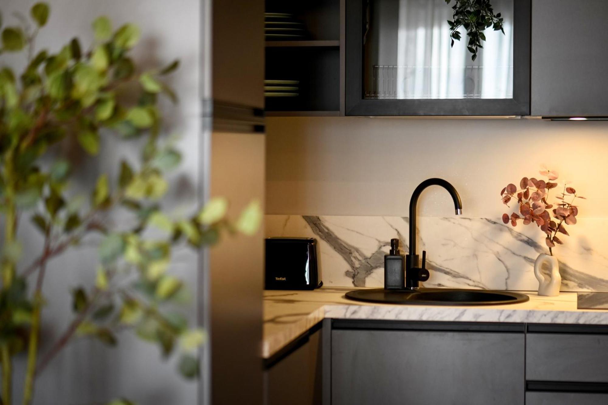 One Verdi Park Exclusive Apartments - Panoramic View & Private Parking 부쿠레슈티 객실 사진