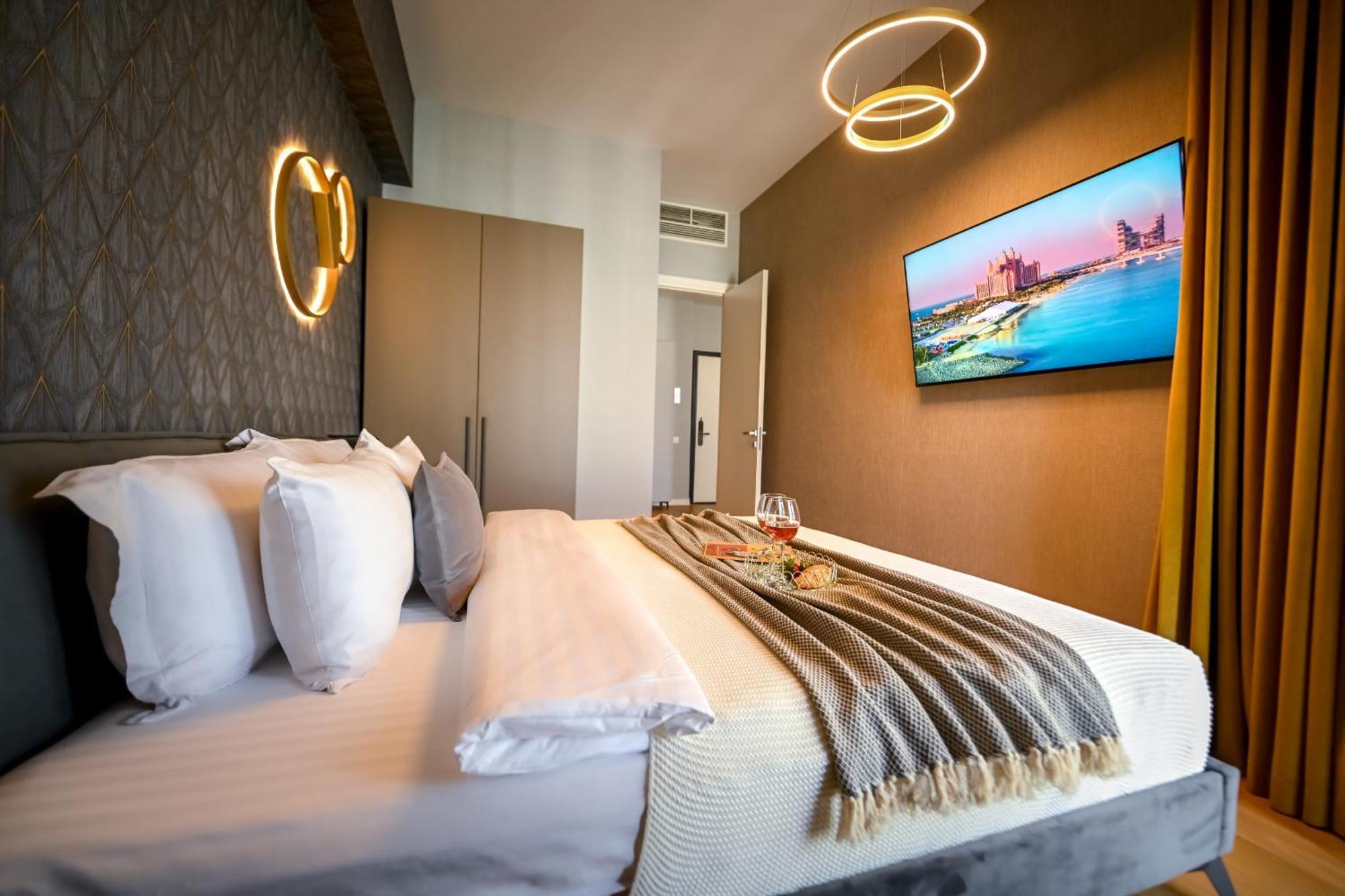 One Verdi Park Exclusive Apartments - Panoramic View & Private Parking 부쿠레슈티 객실 사진
