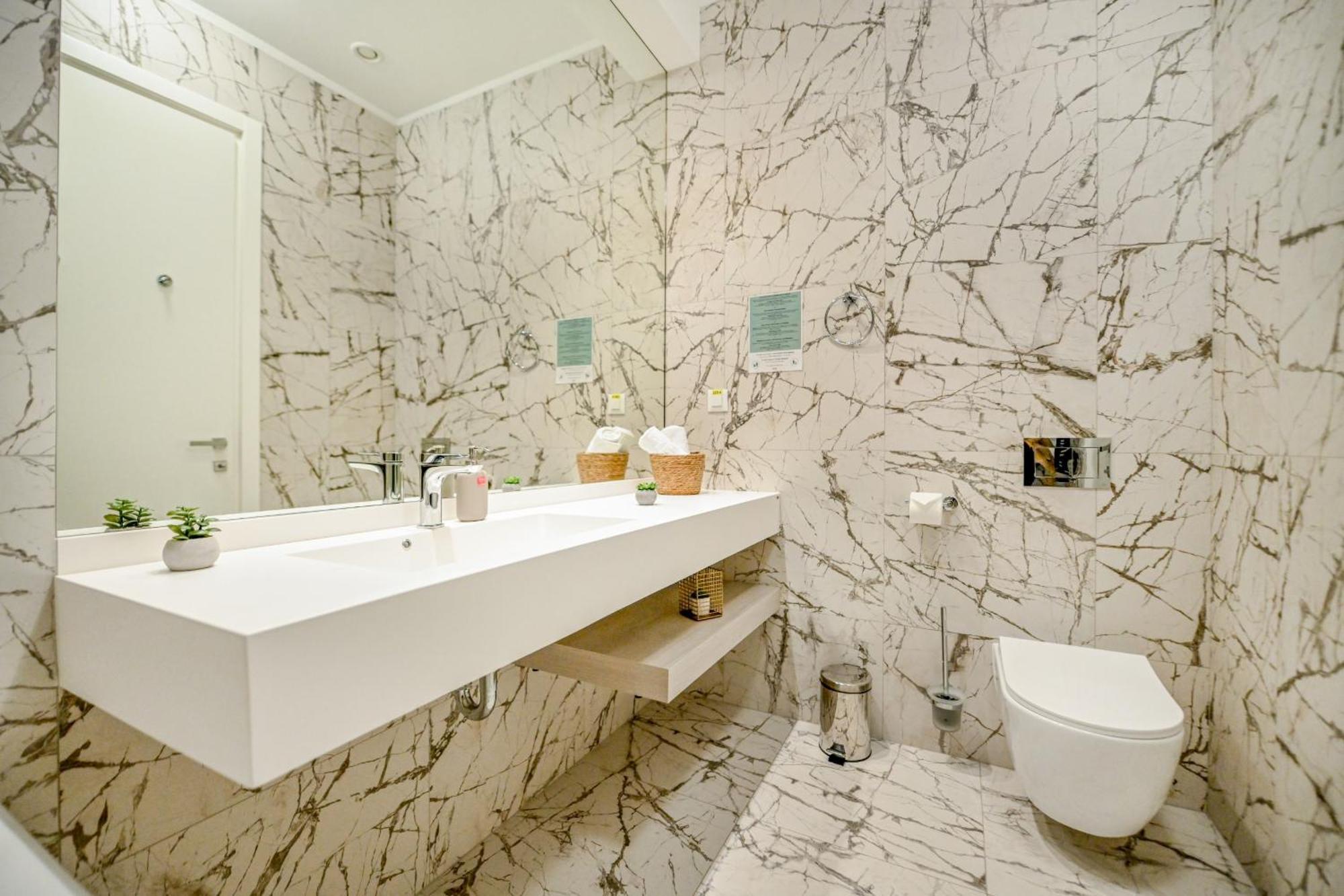 One Verdi Park Exclusive Apartments - Panoramic View & Private Parking 부쿠레슈티 객실 사진